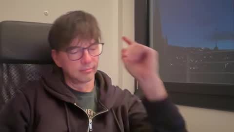 Maracatu online show from 12-18-25, 04:13