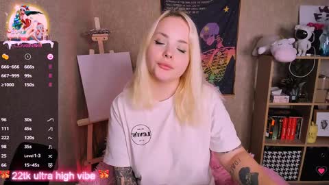 Snapshot of marcelinepeach chatting on 01-02-25, 11:09 Sara online show from 01-02-25, 11:09