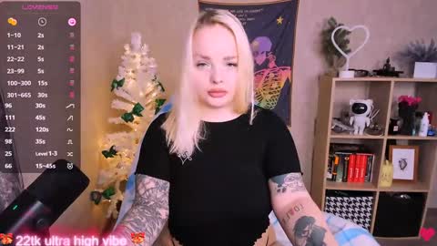 Snapshot of marcelinepeach chatting on 01-10-25, 08:18 Sara online show from 01-10-25, 08:18