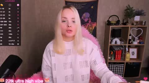 Snapshot of marcelinepeach chatting on 01-28-25, 08:26 Sara online show from 01-28-25, 08:26