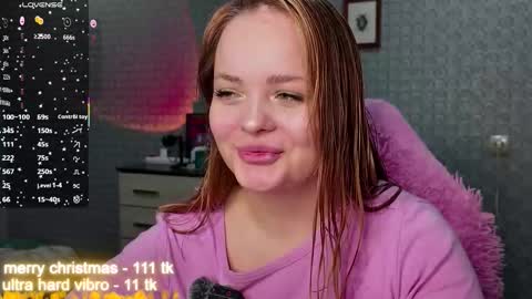 Snapshot of marcelinepeach chatting on 12-17-25, 03:12 Sara online show from 12-17-25, 03:12