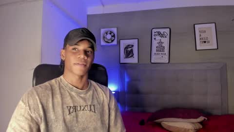 Snapshot of marcelo_dosantos77 chatting on 02-09-25, 03:43 MARCELO online show from 02-09-25, 03:43