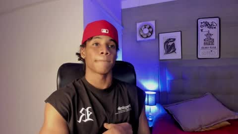 Snapshot of marcelo_dosantos77 chatting on 02-10-25, 03:57 MARCELO online show from 02-10-25, 03:57