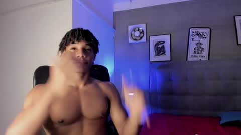 Snapshot of marcelo_dosantos77 chatting on 02-14-25, 03:43 MARCELO online show from 02-14-25, 03:43