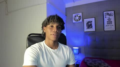 Snapshot of marcelo_dosantos77 chatting on 02-24-25, 03:33 MARCELO online show from 02-24-25, 03:33