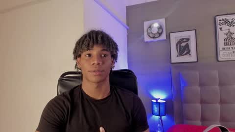 Snapshot of marcelo_dosantos77 chatting on 03-01-25, 06:11 MARCELO online show from 03-01-25, 06:11