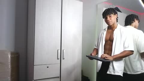 Snapshot of marcelo_dosantos77 chatting on 09-18-25, 03:03 MARCELO online show from 09-18-25, 03:03