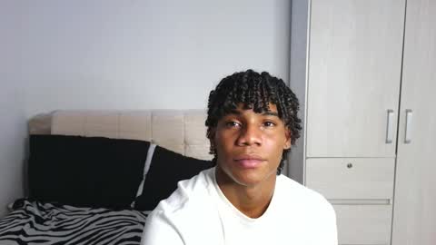 Snapshot of marcelo_dosantos77 chatting on 10-17-25, 04:53 MARCELO online show from 10-17-25, 04:53