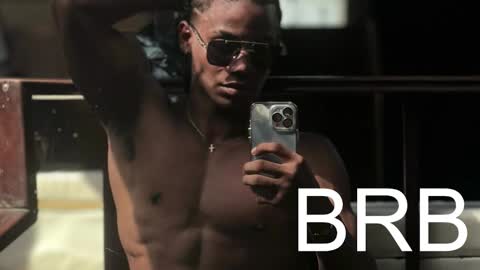 Snapshot of marcelo_dosantos77 chatting on 10-21-25, 01:01 MARCELO online show from 10-21-25, 01:01