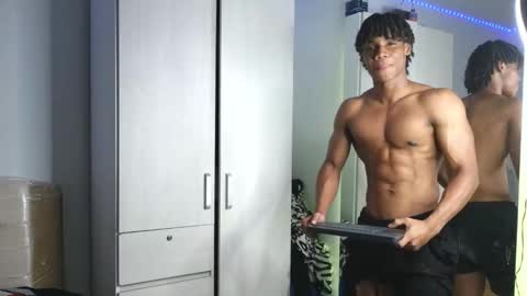 Snapshot of marcelo_dosantos77 chatting on 10-27-25, 01:09 MARCELO online show from 10-27-25, 01:09