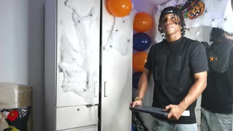 Snapshot of marcelo_dosantos77 chatting on 11-03-25, 05:52 MARCELO online show from 11-03-25, 05:52