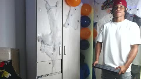 Snapshot of marcelo_dosantos77 chatting on 11-05-25, 03:56 MARCELO online show from 11-05-25, 03:56