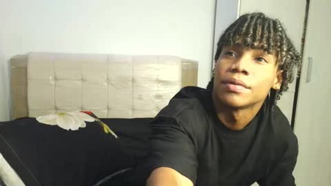 Snapshot of marcelo_dosantos77 chatting on 11-20-25, 01:22 MARCELO online show from 11-20-25, 01:22