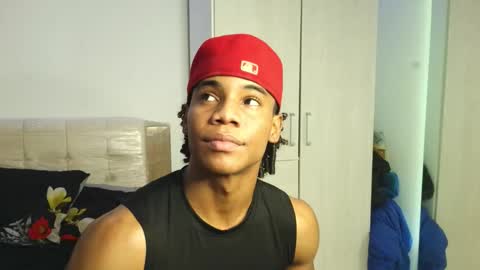 Snapshot of marcelo_dosantos77 chatting on 11-21-25, 03:54 MARCELO online show from 11-21-25, 03:54