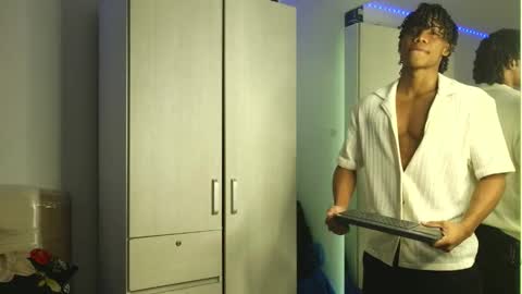 Snapshot of marcelo_dosantos77 chatting on 11-23-25, 01:00 MARCELO online show from 11-23-25, 01:00