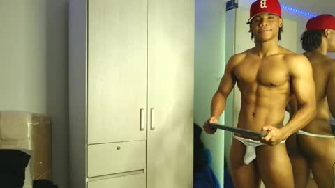 Snapshot of marcelo_dosantos77 chatting on 11-26-25, 05:36 MARCELO online show from 11-26-25, 05:36