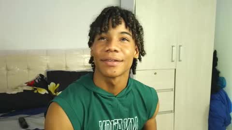 Snapshot of marcelo_dosantos77 chatting on 12-02-25, 02:23 MARCELO online show from 12-02-25, 02:23