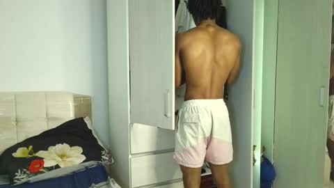 Snapshot of marcelo_dosantos77 chatting on 12-15-25, 05:06 MARCELO online show from 12-15-25, 05:06