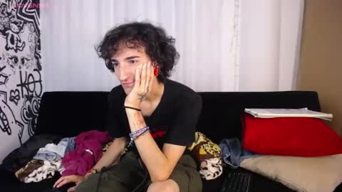 marco_xxx010 online show from 10-17-25, 08:28