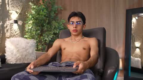 Snapshot of marcoyethan chatting on 12-04-25, 07:44 Marco and Ethan online show from 12-04-25, 07:44