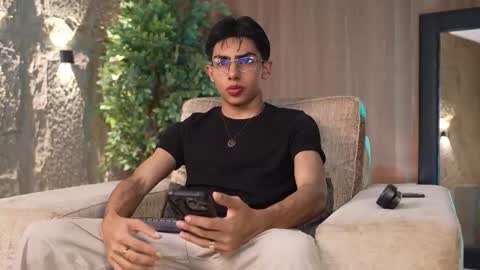 Snapshot of marcoyethan chatting on 12-17-25, 09:10 Marco and Ethan online show from 12-17-25, 09:10