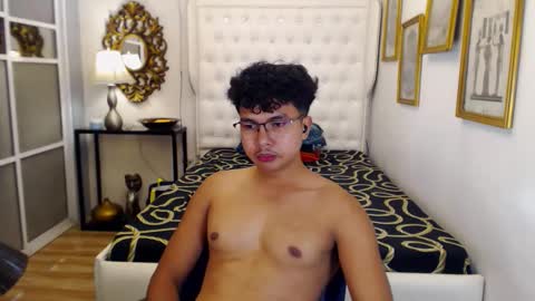 Snapshot of marcusmason1 chatting on 12-15-25, 01:04 marcusmason1 online show from 12-15-25, 01:04