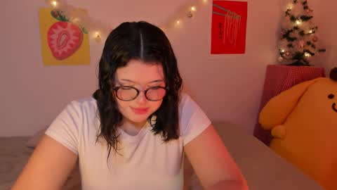 Snapshot of marcy_grey chatting on 12-18-25, 09:54 danna online show from 12-18-25, 09:54