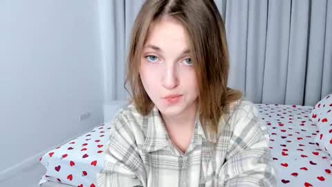 Mia online show from 03-15-26, 07:42