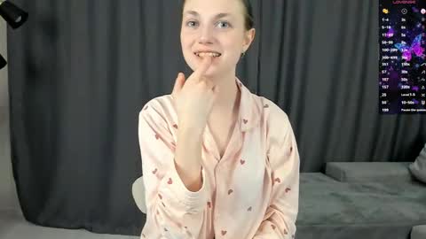 Mia online show from 04-25-26, 07:44