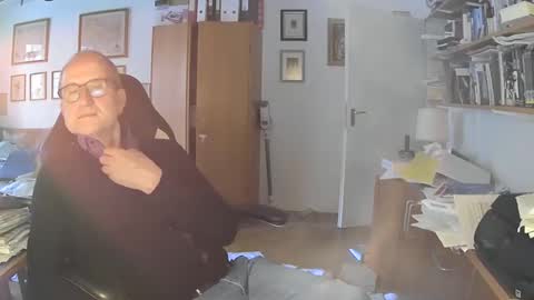 Snapshot of marginalie chatting on 12-15-24, 02:59 marginalie online show from 12-15-24, 02:59