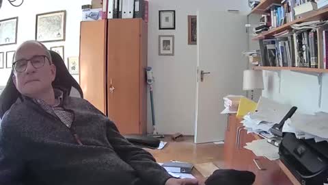 Snapshot of marginalie chatting on 01-19-25, 09:44 marginalie online show from 01-19-25, 09:44