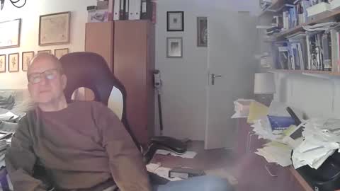 Snapshot of marginalie chatting on 02-03-25, 10:21 marginalie online show from 02-03-25, 10:21