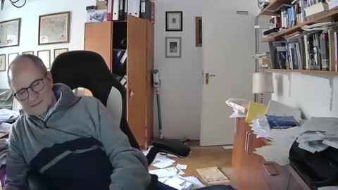 Snapshot of marginalie chatting on 02-16-25, 01:49 marginalie online show from 02-16-25, 01:49