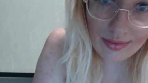 Snapshot of margo_shine chatting on 01-06-26, 01:59 margo_shine online show from 01-06-26, 01:59