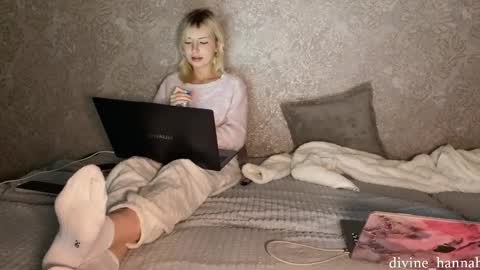 Snapshot of margochu chatting on 09-29-25, 10:14 Margo online show from 09-29-25, 10:14