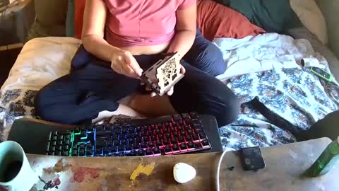 Elle online show from 09-10-25, 02:39