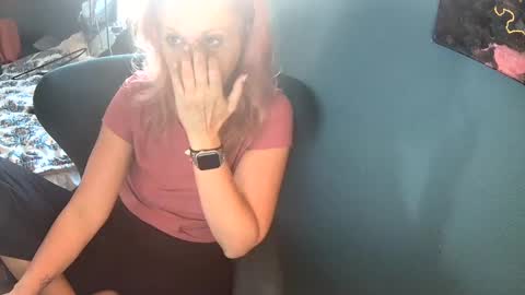 Elle online show from 09-16-25, 01:01