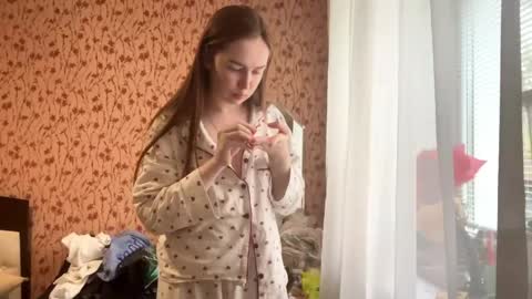 Chloe online show from 04-25-26, 01:41