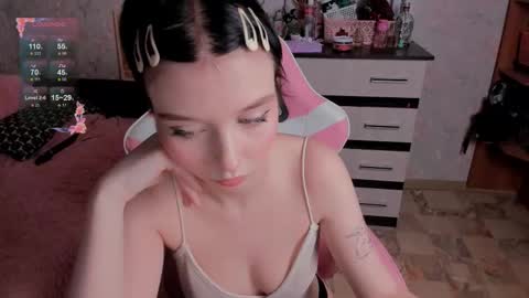 Snapshot of margopink chatting on 10-13-25, 05:13 Margot online show from 10-13-25, 05:13