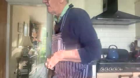 marhea online show from 12-22-25, 12:02