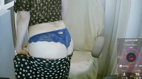 Snapshot of mari399 chatting on 10-22-25, 10:20 Mari online show from 10-22-25, 10:20