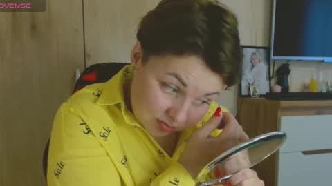 Mari online show from 10-13-25, 07:41