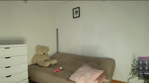 Snapshot of maria_petit chatting on 01-21-25, 03:15 M. online show from 01-21-25, 03:15