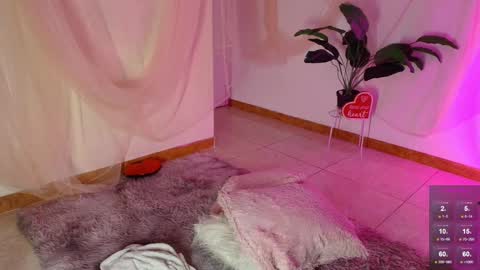 Snapshot of maria_petit chatting on 02-14-25, 04:37 M. online show from 02-14-25, 04:37