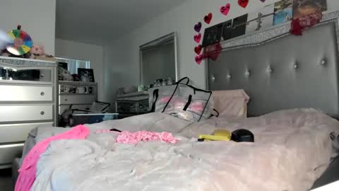 Snapshot of mariahpinkkitty chatting on 02-13-26, 12:06 Pinkkitty online show from 02-13-26, 12:06