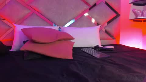 Snapshot of marian_pinzon chatting on 03-11-25, 09:02 Marian online show from 03-11-25, 09:02