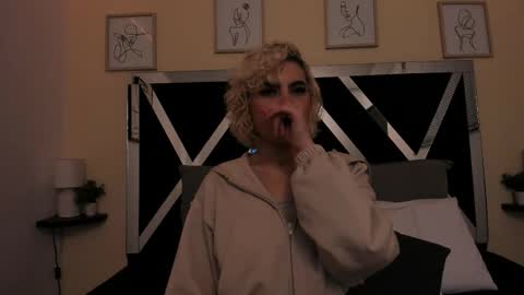 Snapshot of marian_pinzon chatting on 09-16-25, 02:34 Marian online show from 09-16-25, 02:34