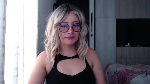 Mariana online show from 09-30-25, 06:35