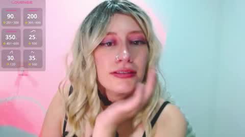 Snapshot of mariana124_ chatting on 02-15-26, 01:02 Mariana online show from 02-15-26, 01:02