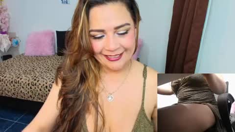 Snapshot of mariana_beltrann chatting on 05-27-26, 04:42 Mariana online show from 05-27-26, 04:42